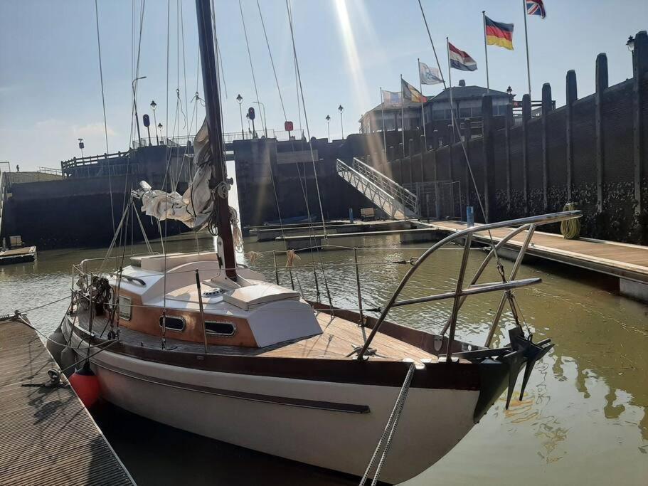 Cosy Sailingboat In Vlissingen Hotel Ngoại thất bức ảnh